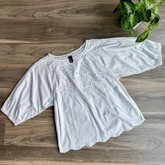 Gap Three-quarter Sleeve White Eyelet Embroidered Scalloped Hem Top  Size XS - Picture 11 of 12